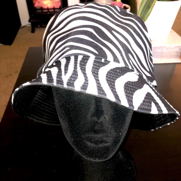 Zebra bucket hat - Picture 2 of 6